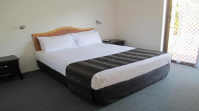 Отель Jadon Place Holiday Apartments  Серферс-Парадайс